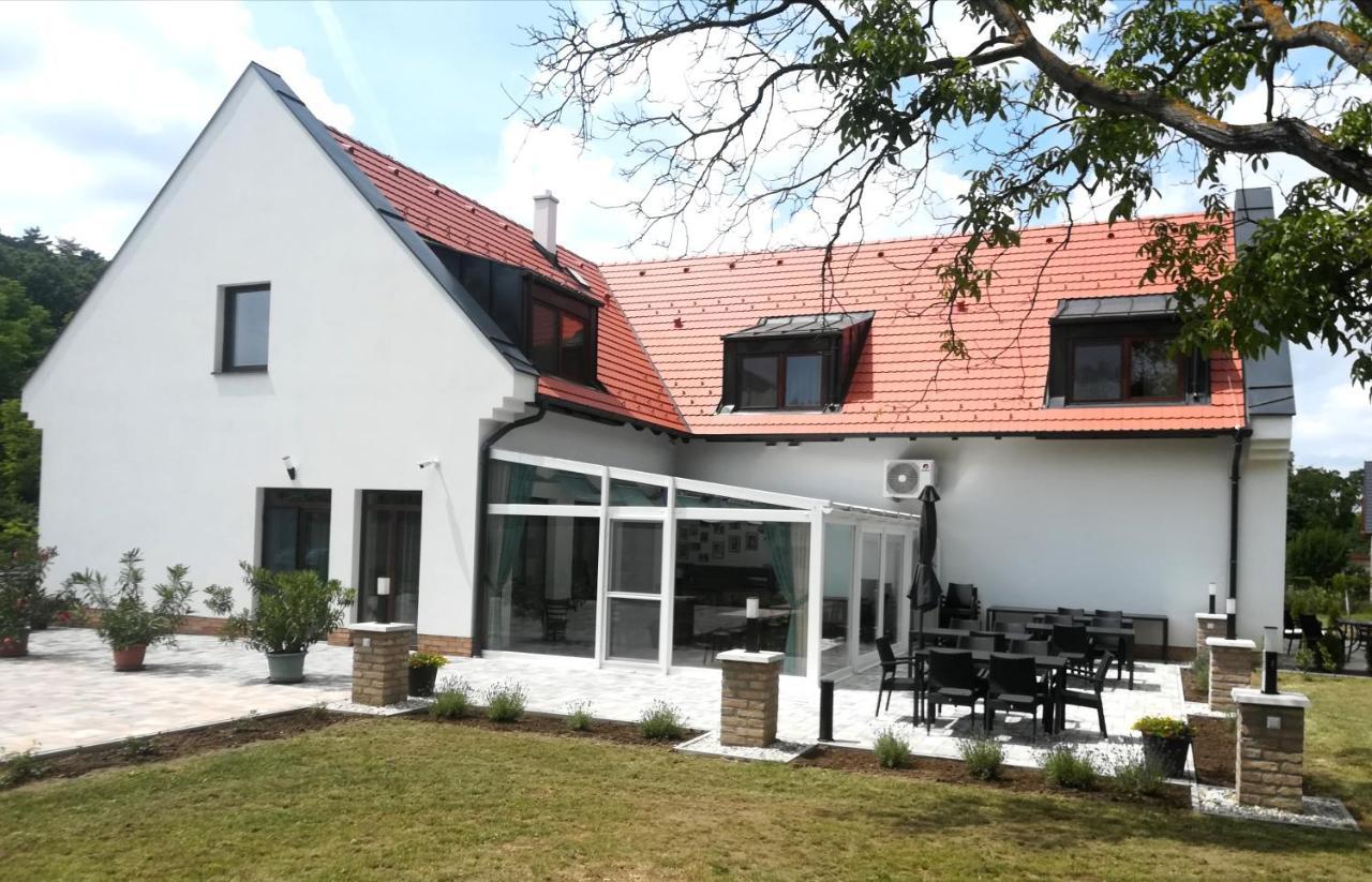 Dreko Panzio & Borbisztro Bed & Breakfast Gyorujbarat Ngoại thất bức ảnh