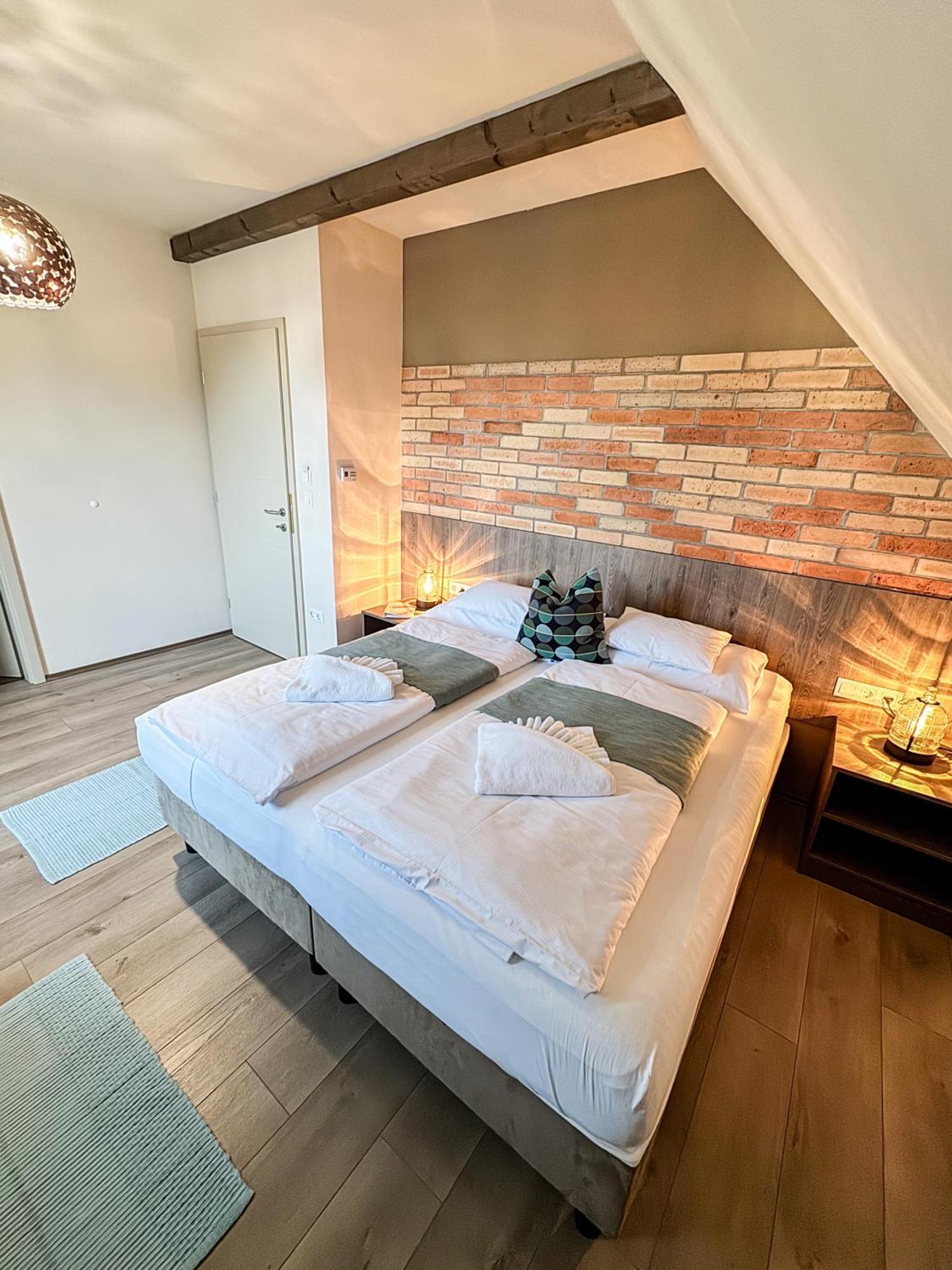 Dreko Panzio & Borbisztro Bed & Breakfast Gyorujbarat Ngoại thất bức ảnh