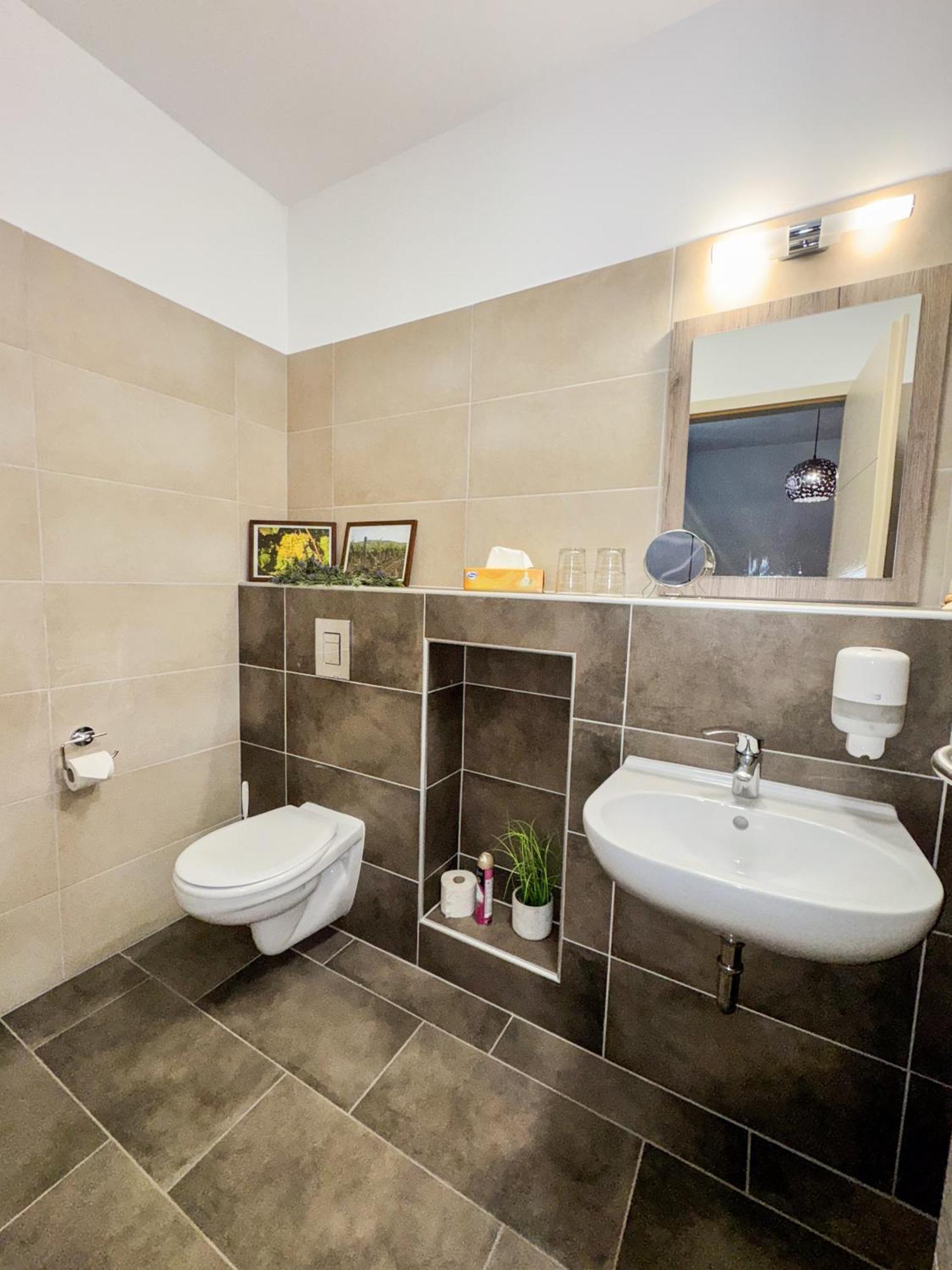 Dreko Panzio & Borbisztro Bed & Breakfast Gyorujbarat Ngoại thất bức ảnh