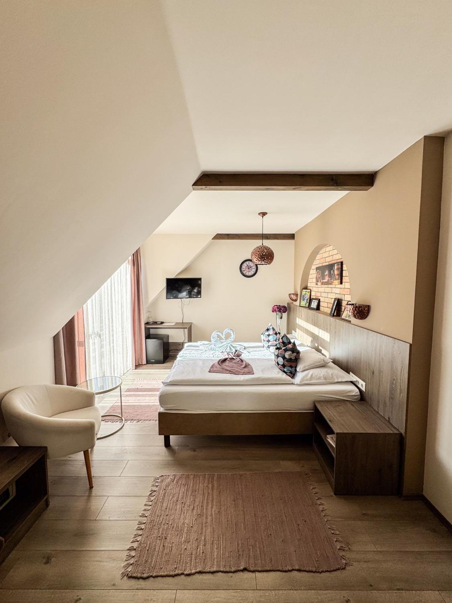 Dreko Panzio & Borbisztro Bed & Breakfast Gyorujbarat Ngoại thất bức ảnh