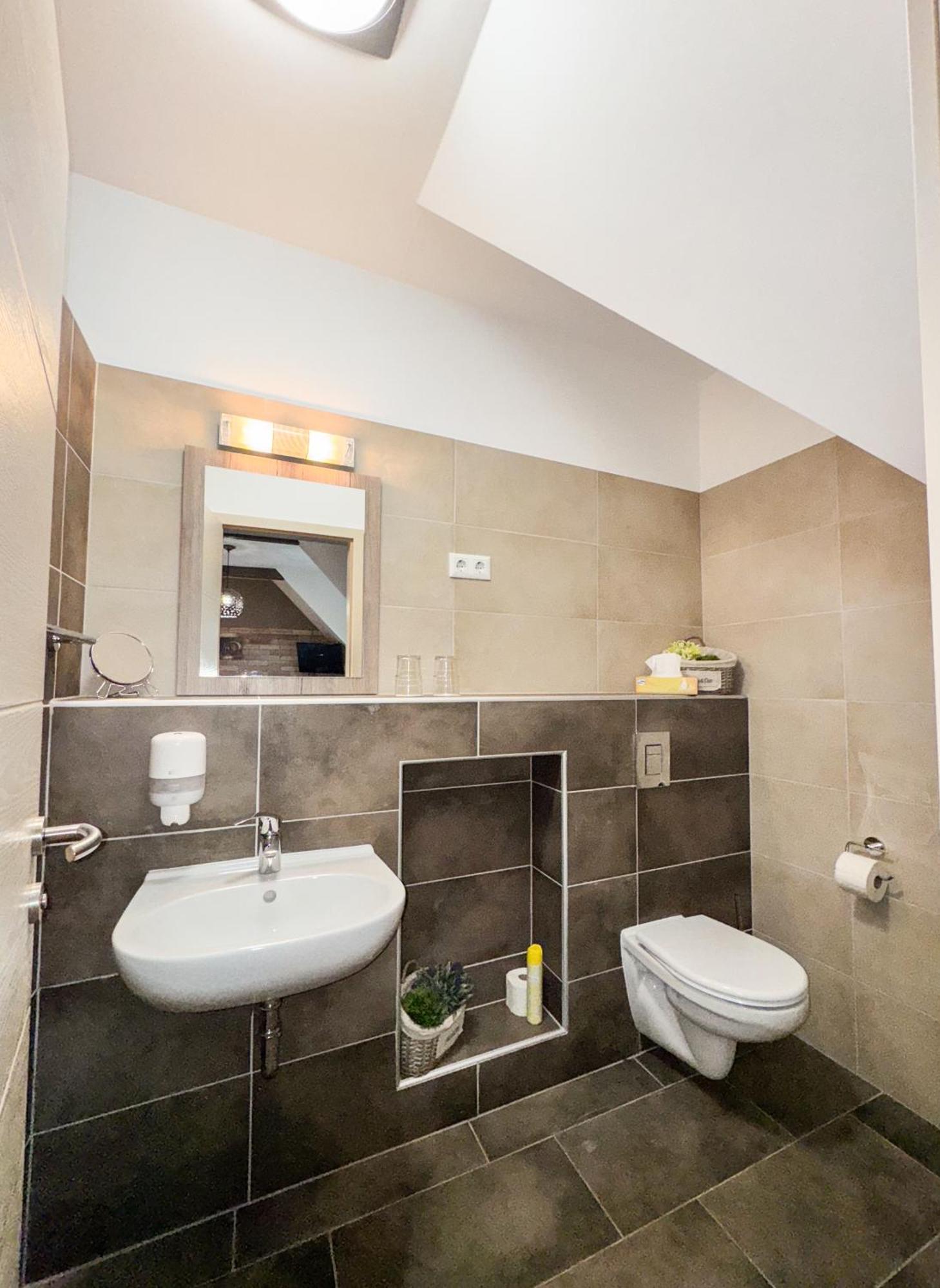 Dreko Panzio & Borbisztro Bed & Breakfast Gyorujbarat Ngoại thất bức ảnh