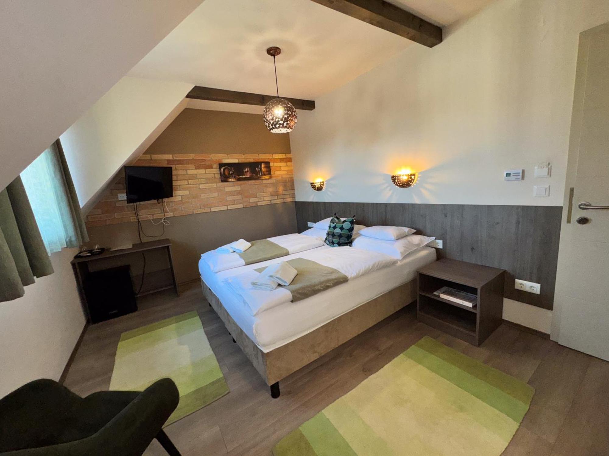 Dreko Panzio & Borbisztro Bed & Breakfast Gyorujbarat Ngoại thất bức ảnh