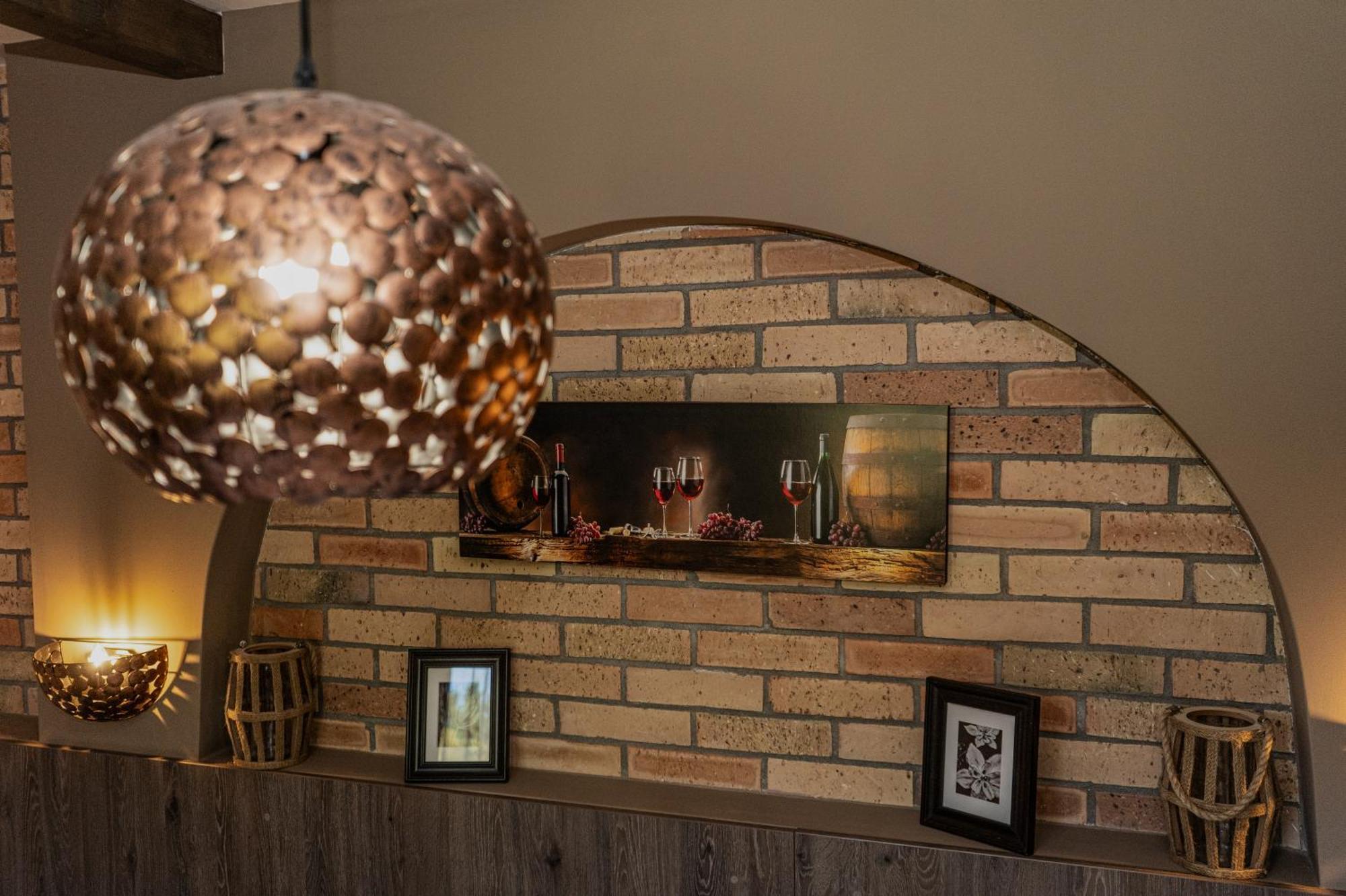 Dreko Panzio & Borbisztro Bed & Breakfast Gyorujbarat Ngoại thất bức ảnh