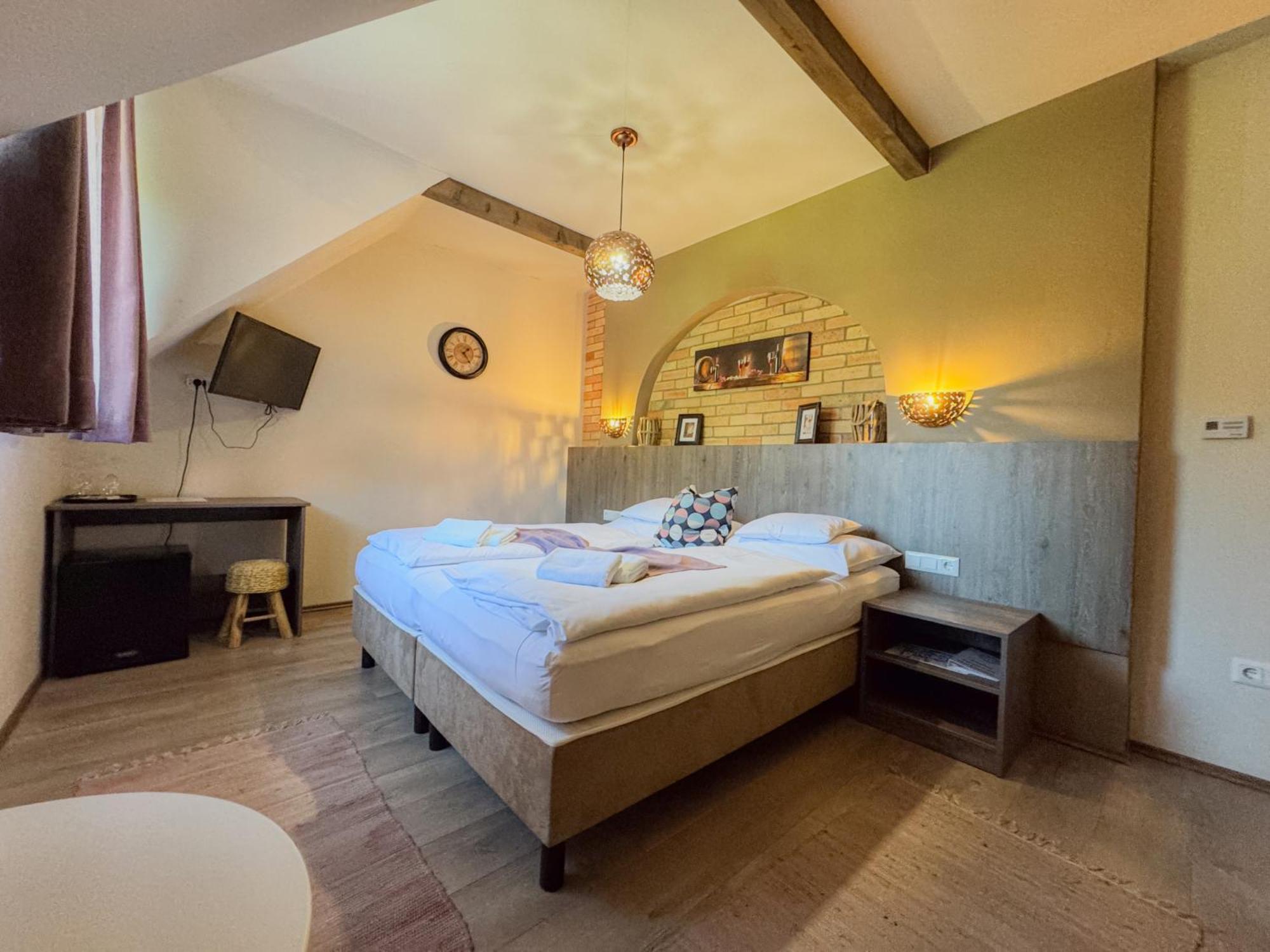 Dreko Panzio & Borbisztro Bed & Breakfast Gyorujbarat Ngoại thất bức ảnh